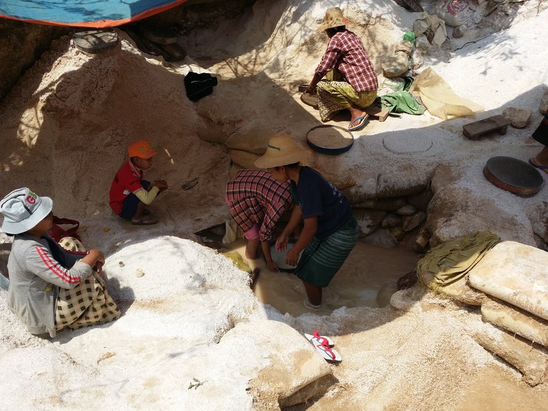 Mine alluviale de gemmes à Mogok, 2016