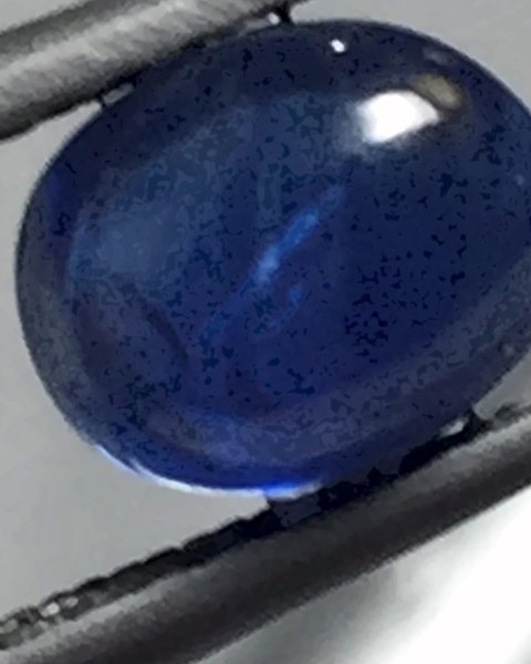 Saphir bleu roi vif moyennement foncé de 1,05 ct, cabochon, net à l’œil, translucide, mine de Chaungdjy, Mogok, vendu en 2016