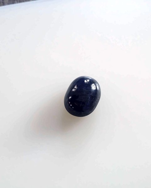 Saphir bleu roi de 14,40 ct, cabochon, Mogok, vendu en 2016