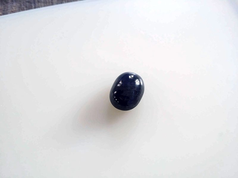 Safira azul-real em cabochão, 14,40 ct, Mogok (vendida)