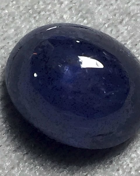 Saphir bleu roi de 9,16 ct, cabochon, mine alluvionnaire de Bobadan, Mogok, vendu à Hong Kong