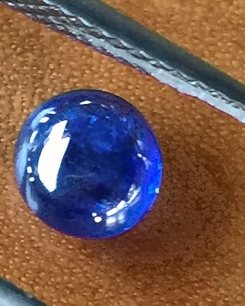 Saphir bleu roi de 1,20 ct, cabochon ovale, Mogok, vendu en 2016