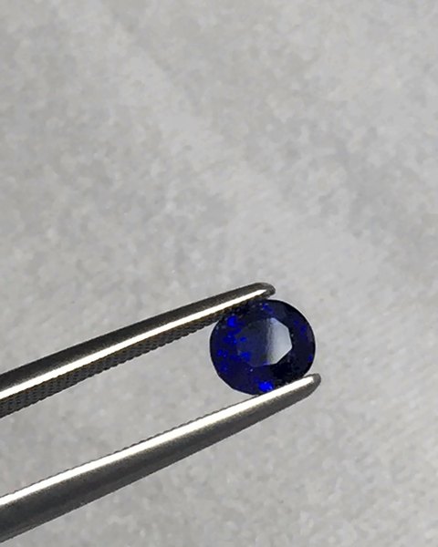 Saphir bleu roi de 1,11 ct, ovale facettée, Mogok, vendu en 2016