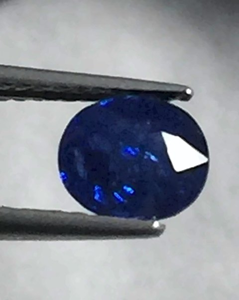 Saphir bleu roi de 1,63 ct, ovale facettée, Mogok, vendu en 2016