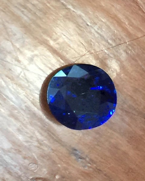 Saphir bleu roi de 1,62 ct, ronde facettée, Mogok, vendu en 2016